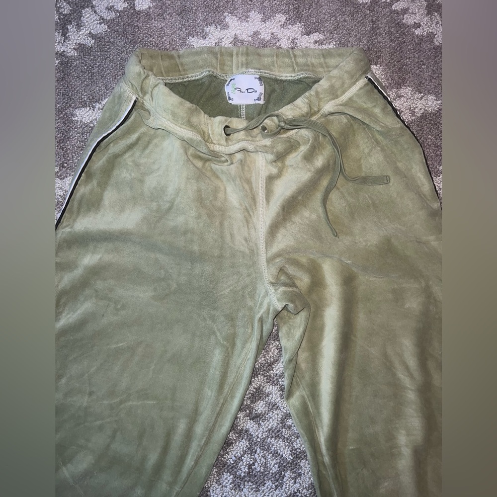 ⭐️Fu-Da⭐️ Vintage, Velour, Jumpsuit ⭐️Top size Large, bottom size Medium⭐️ - Picture 4 of 17